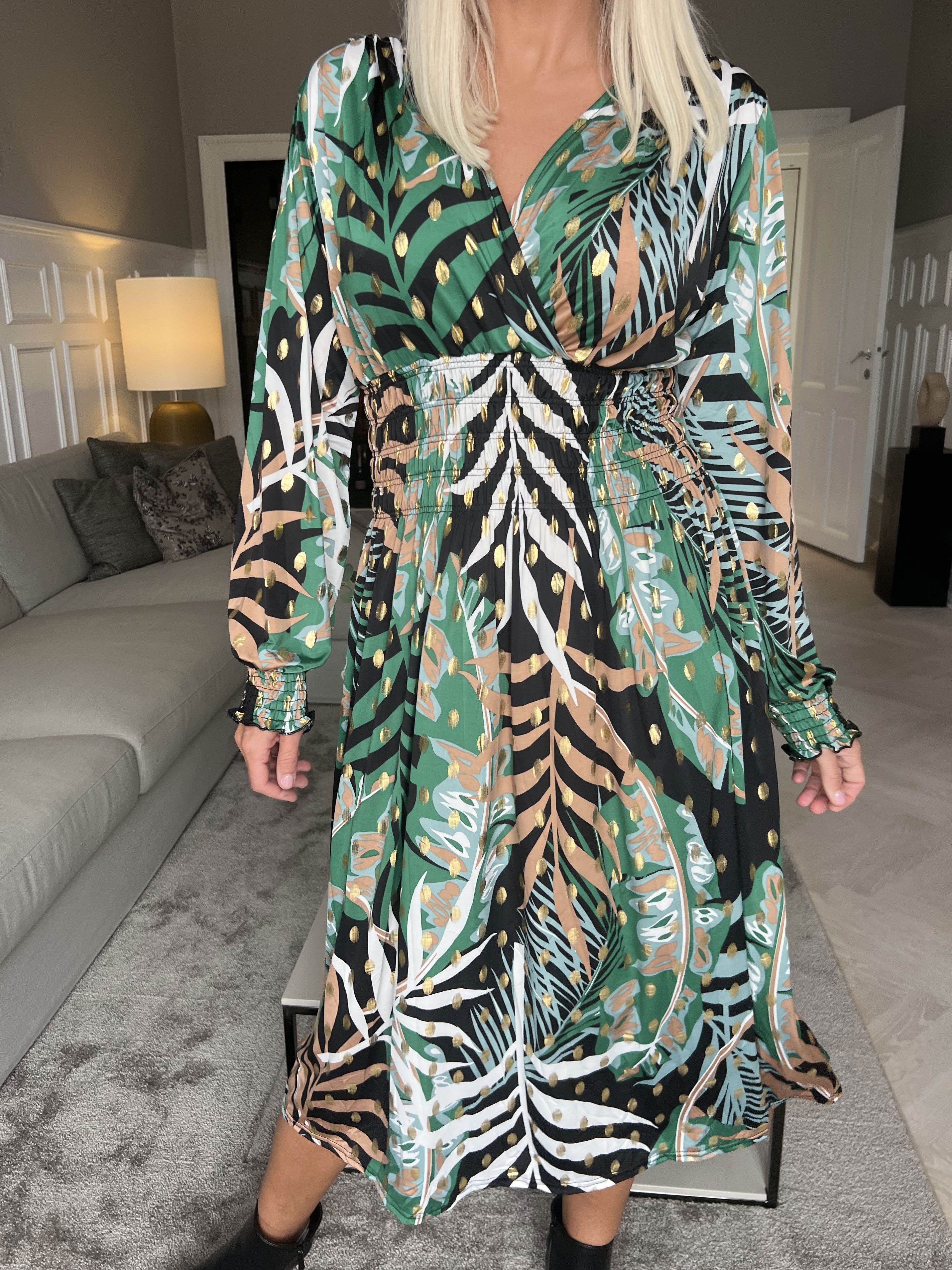 Pams Forest Midi L/S - Elastisk klänning i skrynkelfritt tyg med långa ärmar